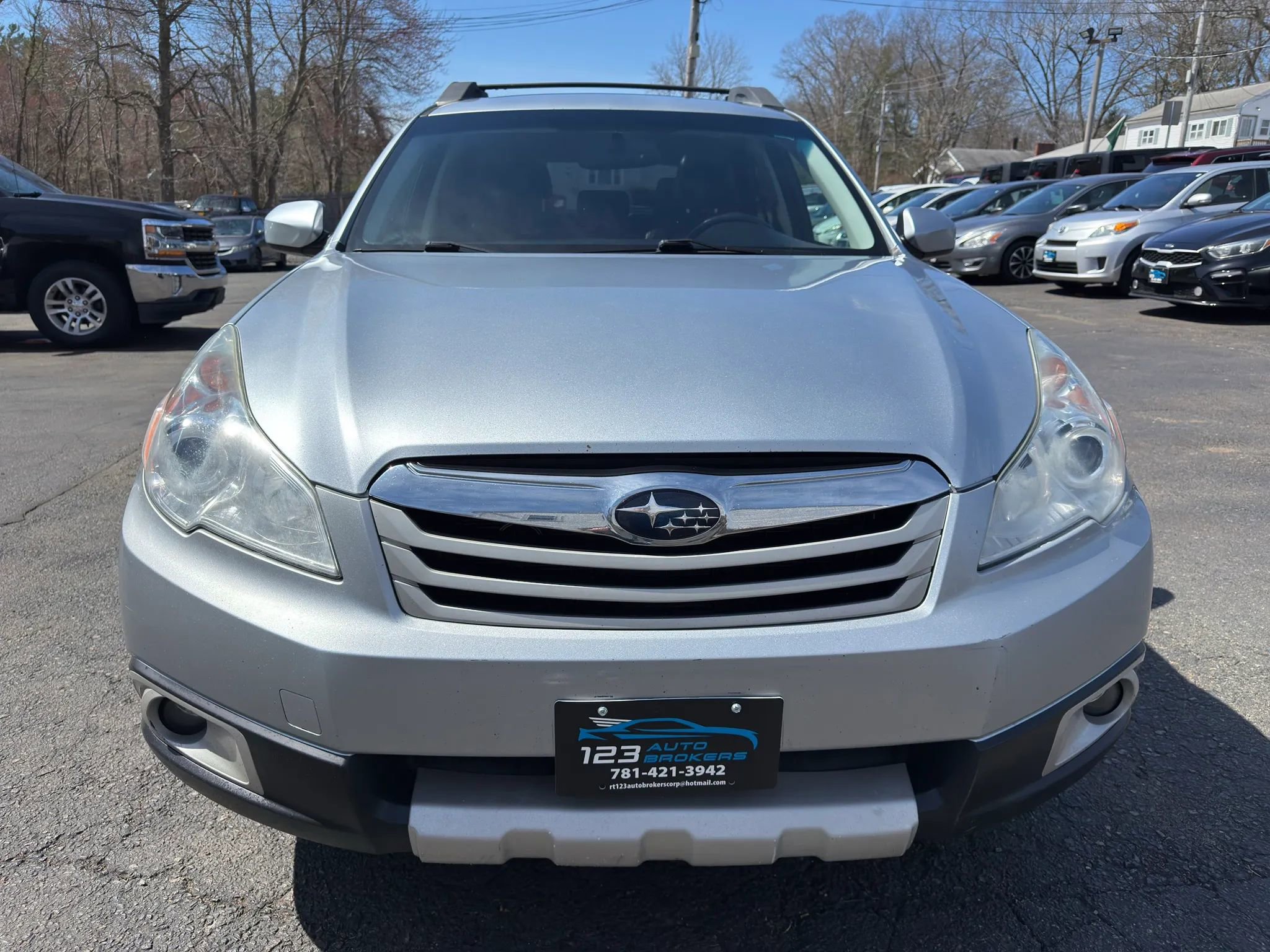 Used 2012 Subaru Outback 3.6R Limited w/ Moonroof Pkg image 2