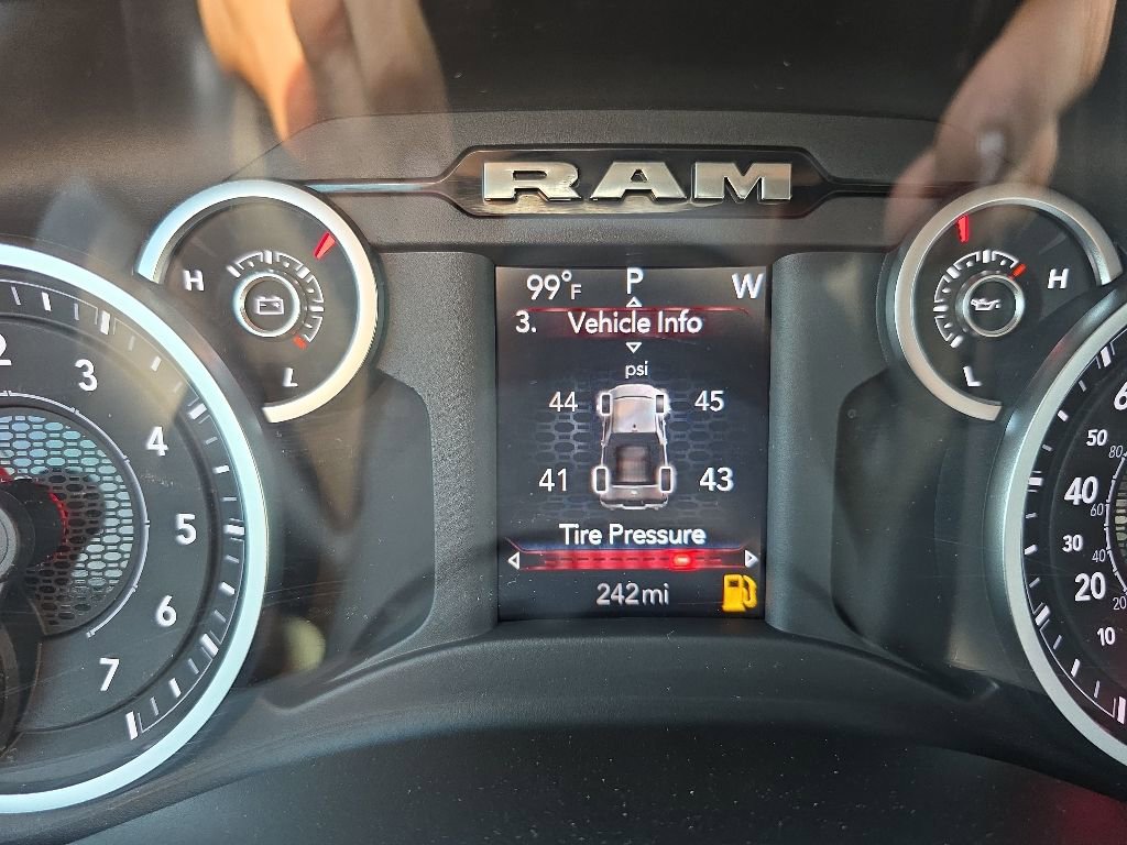 New 2026 RAM 1500 Express AWD/4WD image 16