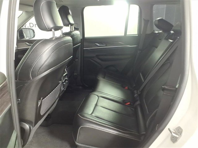 Used 2023 Jeep Grand Cherokee Limited image 15