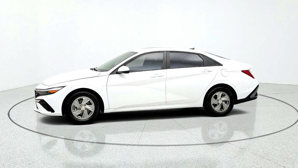Used 2024 Hyundai Elantra SE FWD image 8