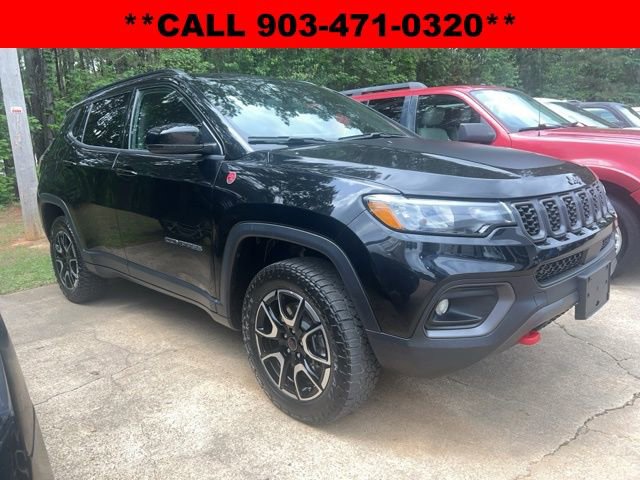 Used 2025 Jeep Compass Trailhawk image 1
