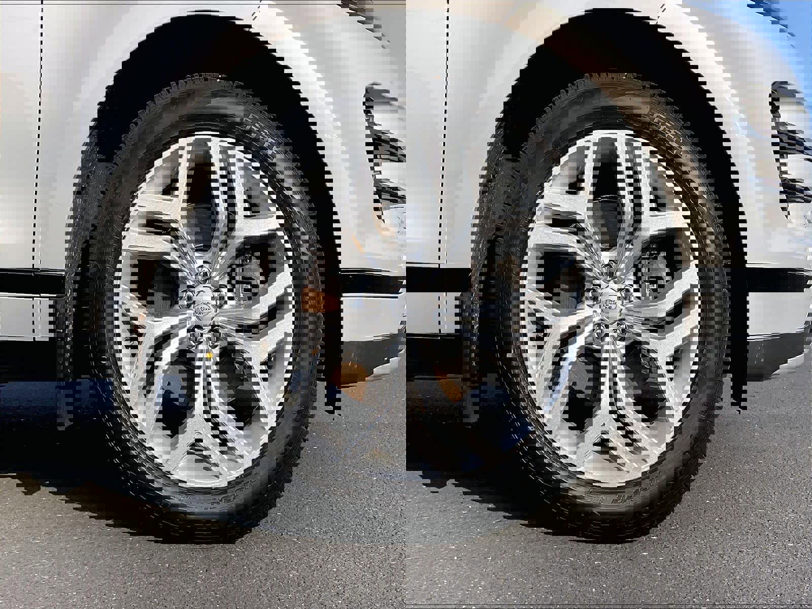 Used 2023 Land Rover Range Rover Evoque R-Dynamic SE image 11