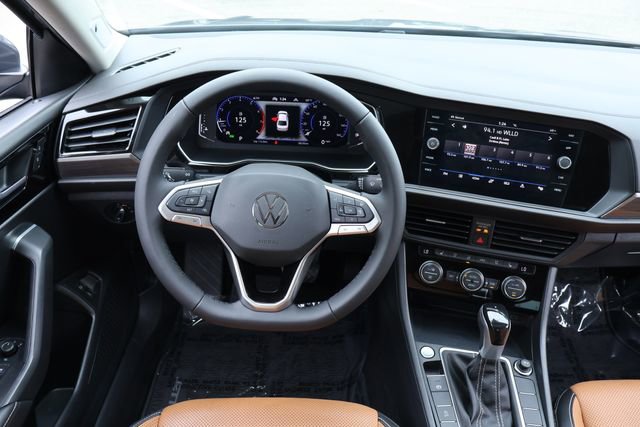 Certified 2022 Volkswagen Jetta SEL image 18