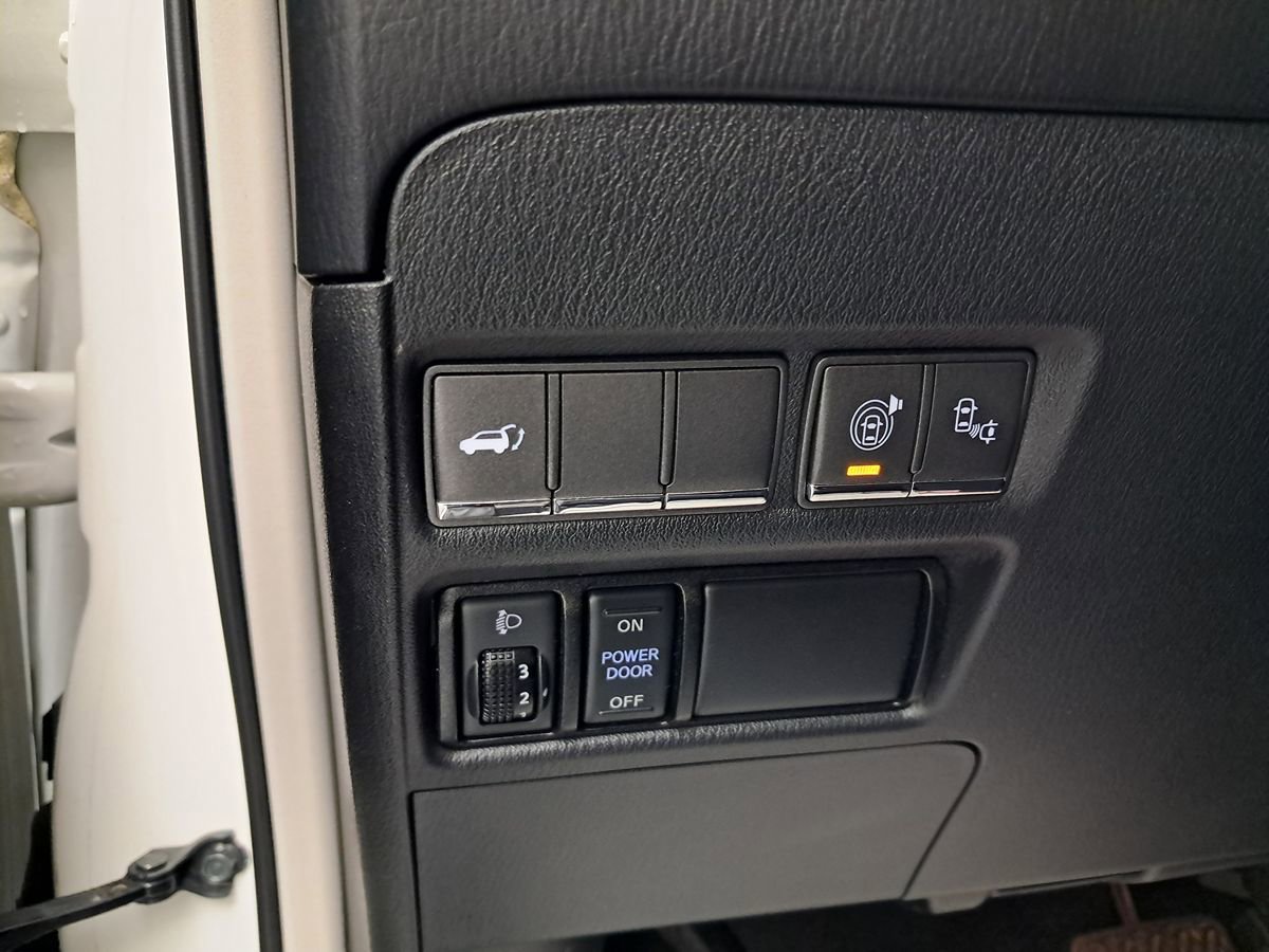 Used 2017 INFINITI QX80 4WD w/ Driver Assistance Package image 14