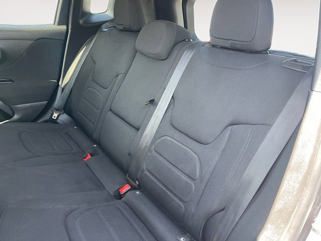 Used 2019 Jeep Renegade Latitude w/ Cold Weather Group AWD/4WD image 13