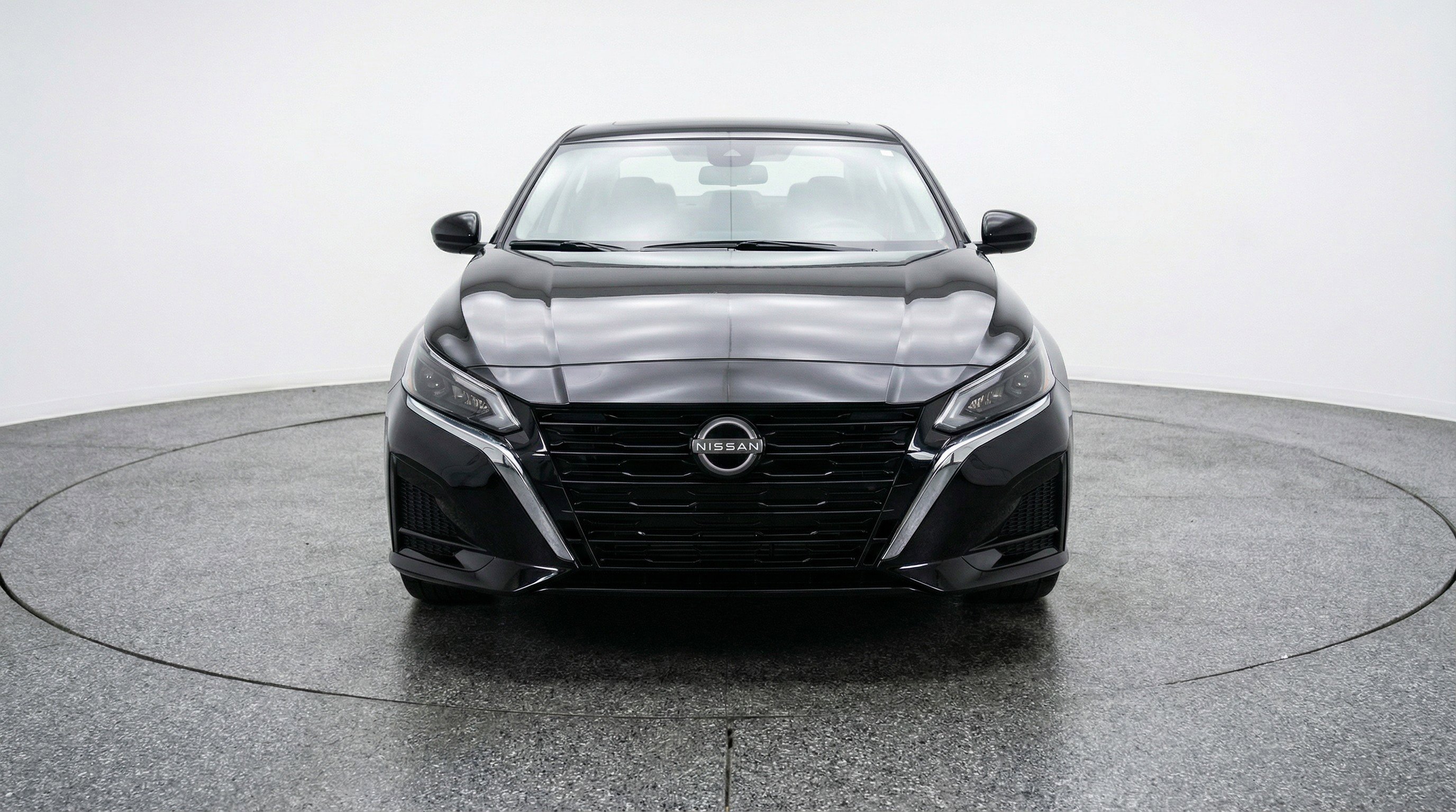 Used 2025 Nissan Altima 2.5 SV image 2