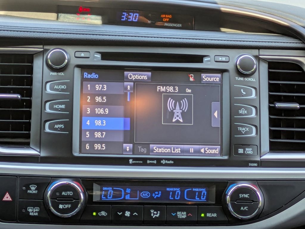 Used 2019 Toyota Highlander XLE FWD image 19