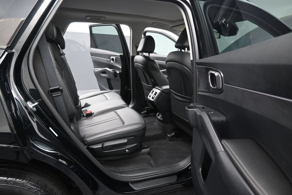 Used 2023 Kia Sorento S w/ Panoramic Sunroof Package FWD image 17