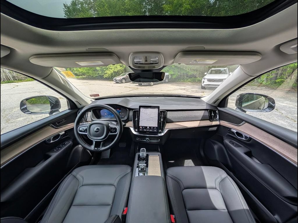 Certified 2025 Volvo XC90 B6 Core AWD/4WD image 11