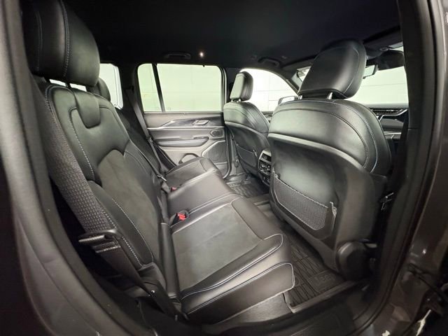 Used 2022 Jeep Grand Cherokee Trailhawk w/ Luxury Tech Group III image 17