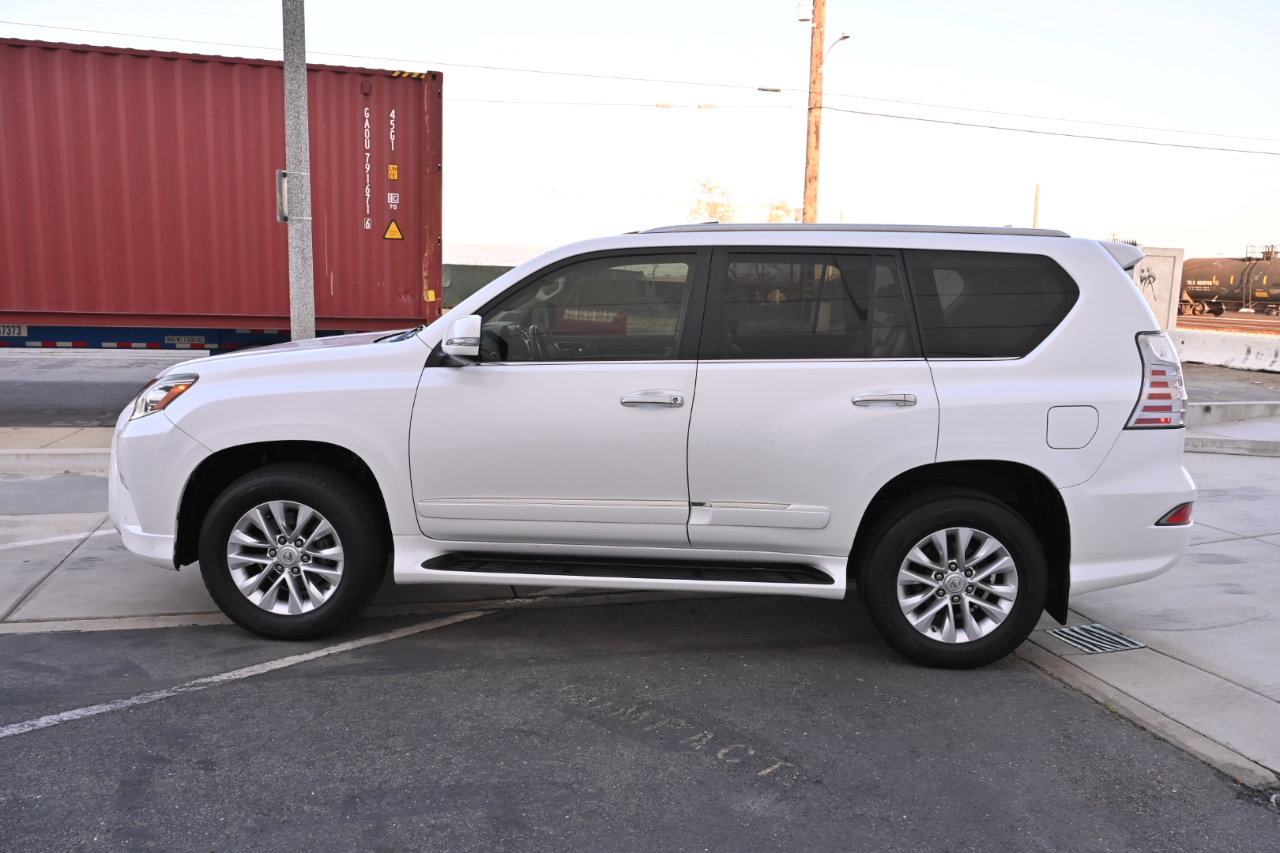 Used 2015 Lexus GX 460 w/ Premium Package AWD/4WD image 3