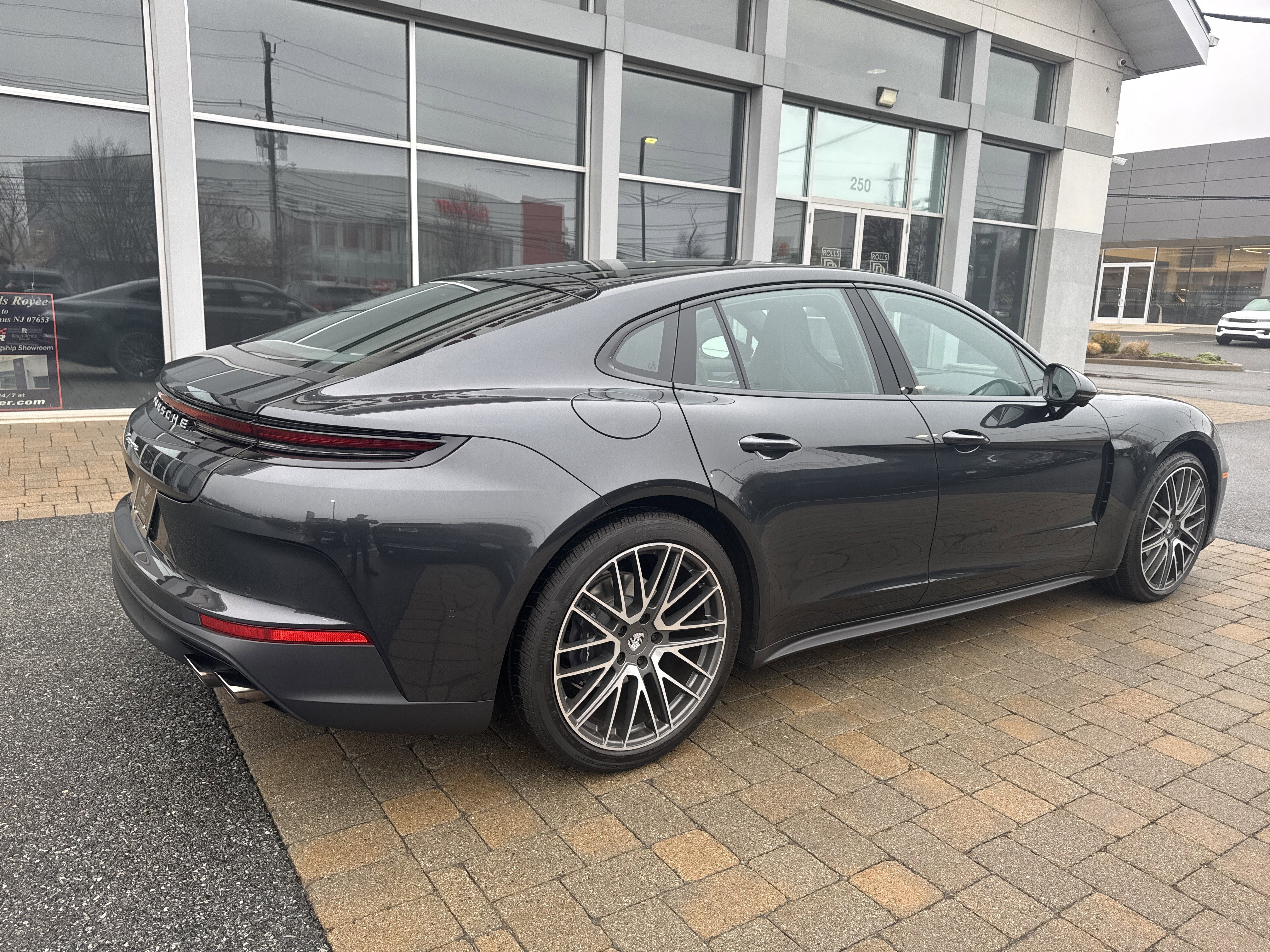 Used 2024 Porsche Panamera image 11