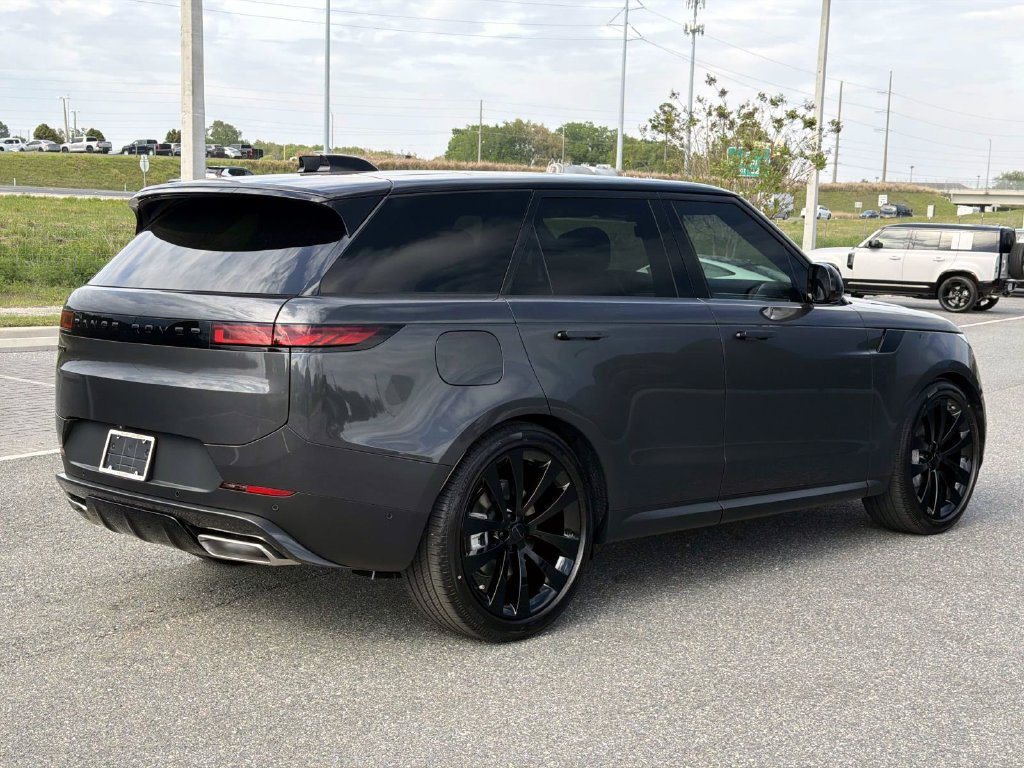 Used 2026 Land Rover Range Rover Sport SE AWD/4WD image 5