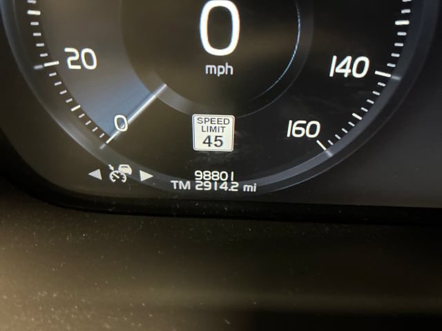 Used 2020 Volvo XC90 T5 Momentum w/ Protection Package Premier FWD image 17