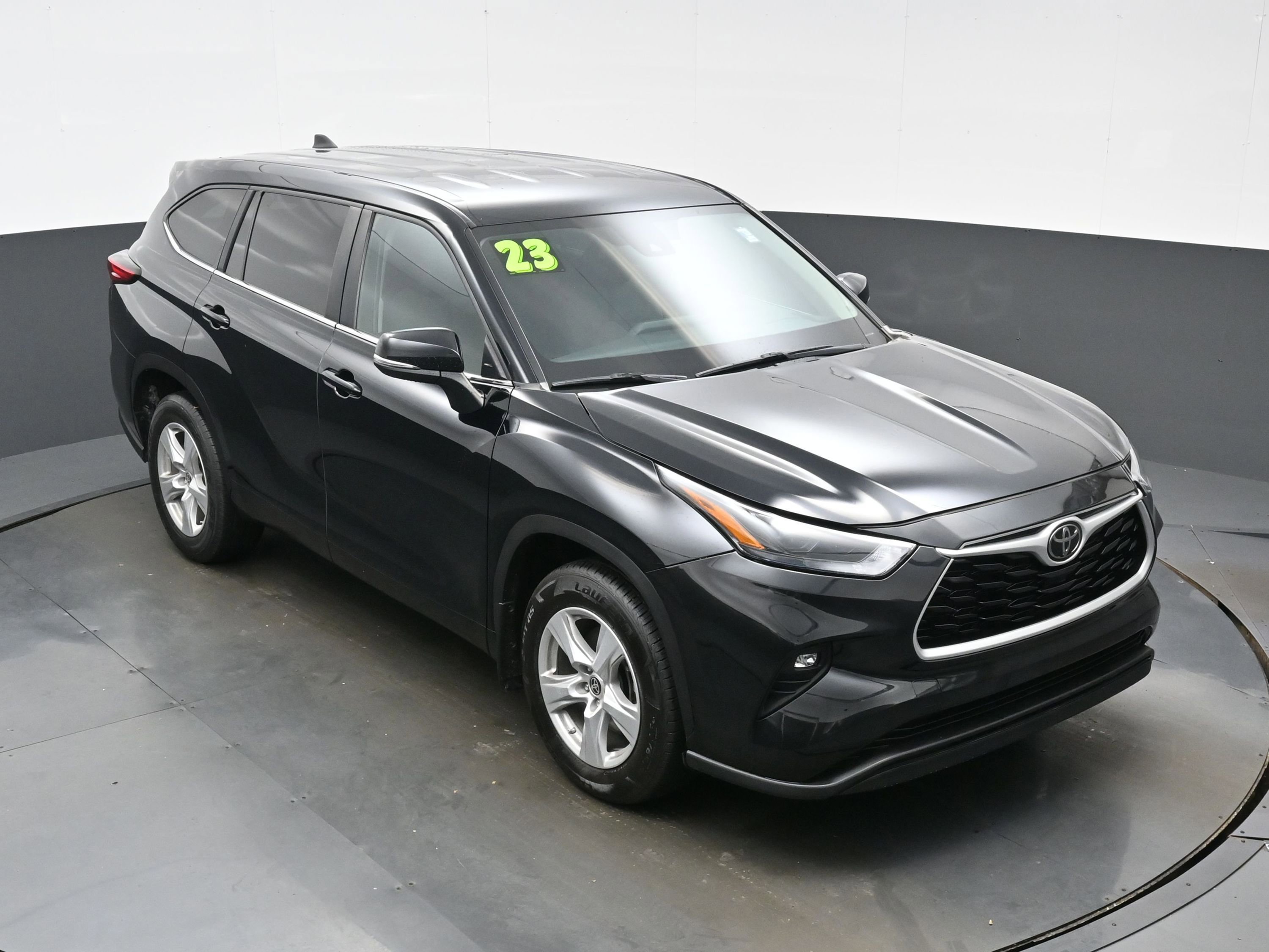 Used 2023 Toyota Highlander LE AWD/4WD image 38