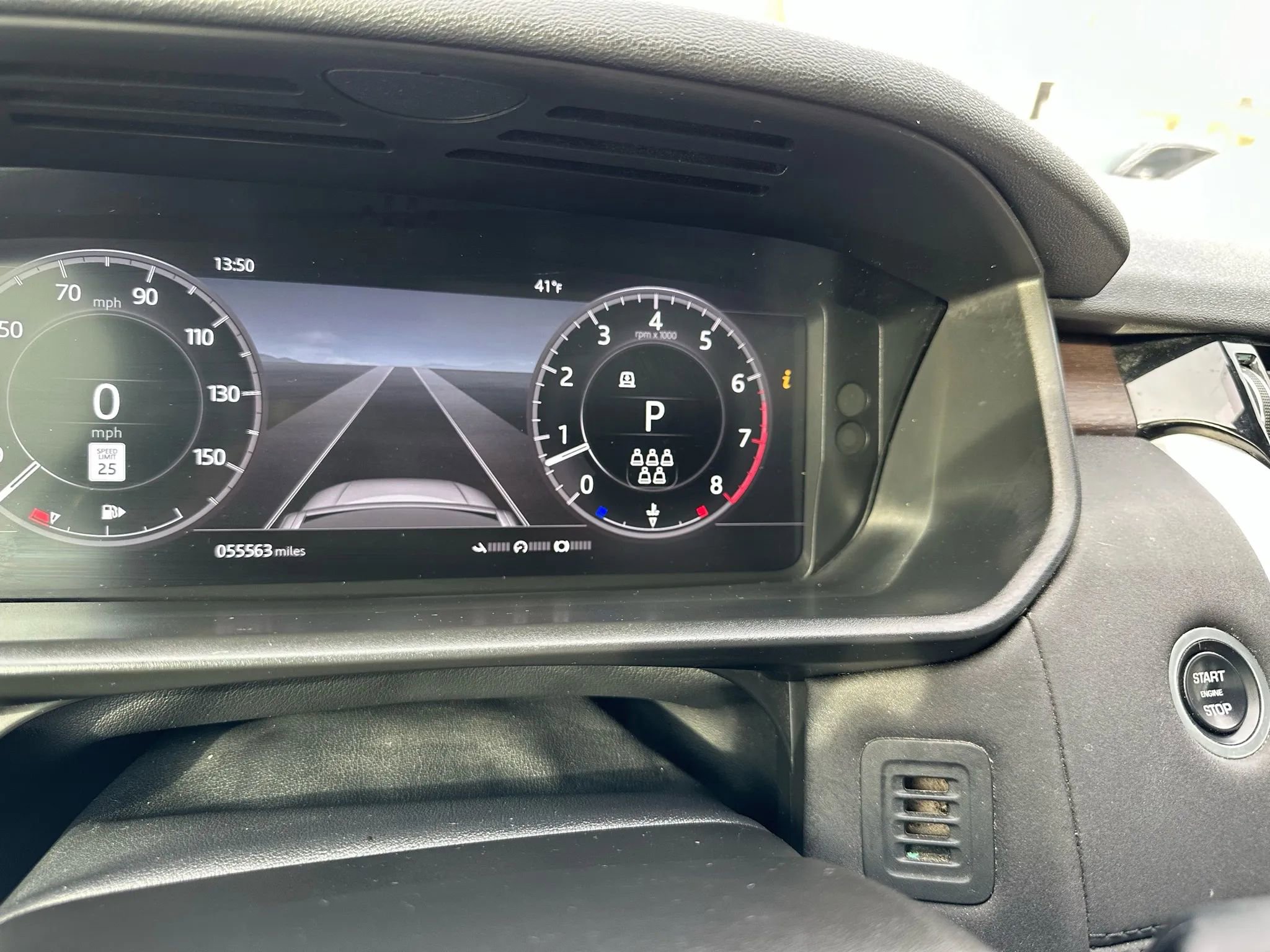 Used 2020 Land Rover Discovery HSE image 29