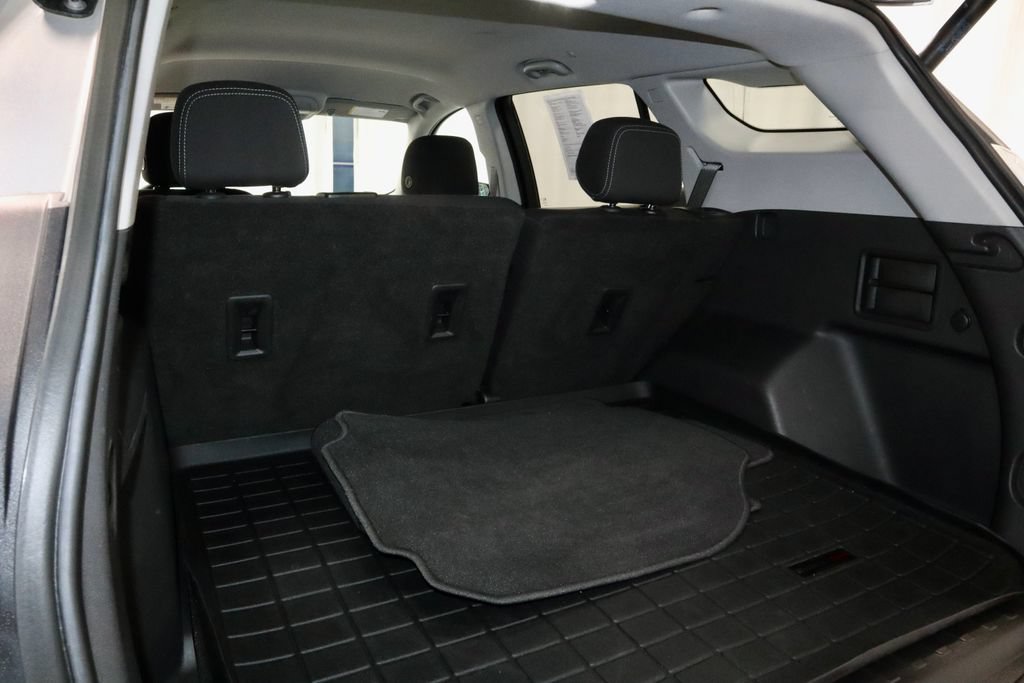 Used 2022 GMC Terrain SLE w/ Driver Convenience Package FWD image 16