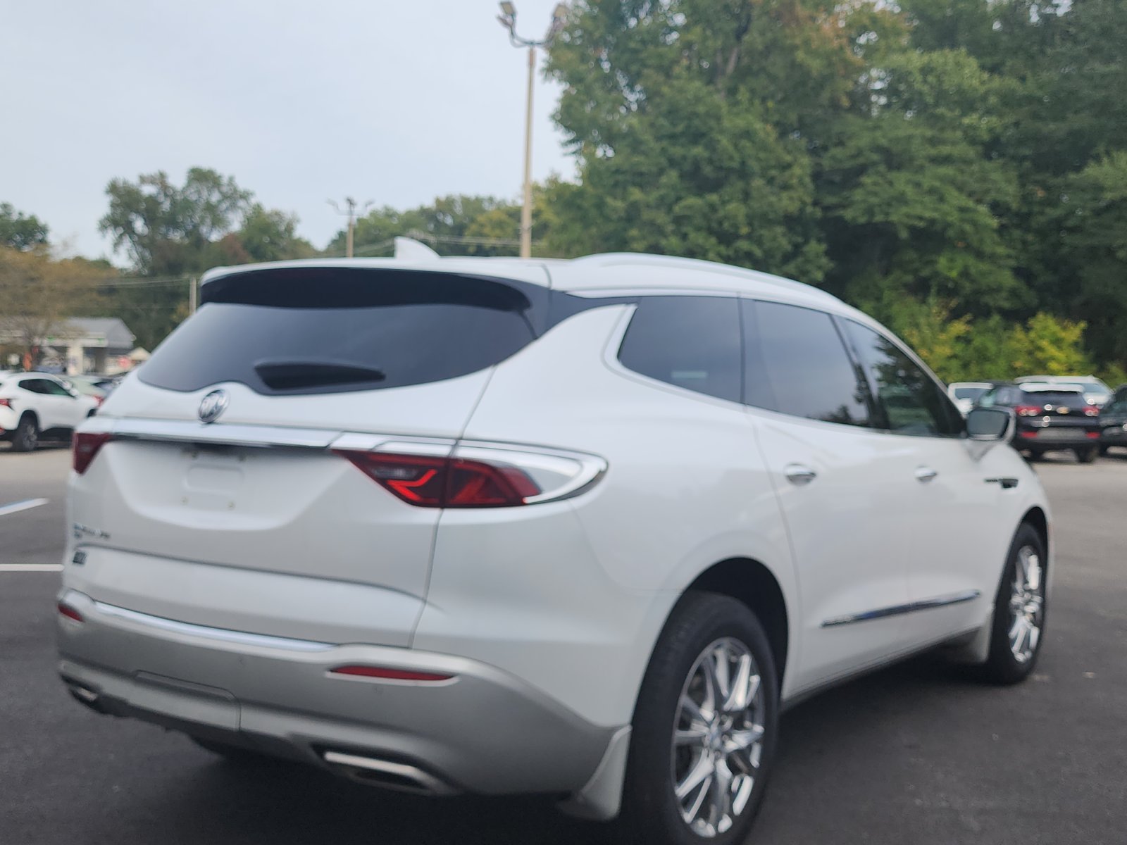 Used 2022 Buick Enclave Premium w/ Experience Buick Package AWD/4WD image 5