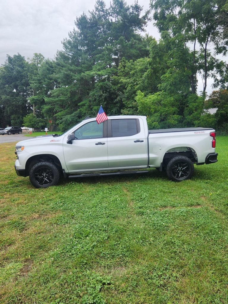 Used 2022 Chevrolet Silverado 1500 LT Trail Boss w/ LPO, Dark Essentials Package AWD/4WD image 3