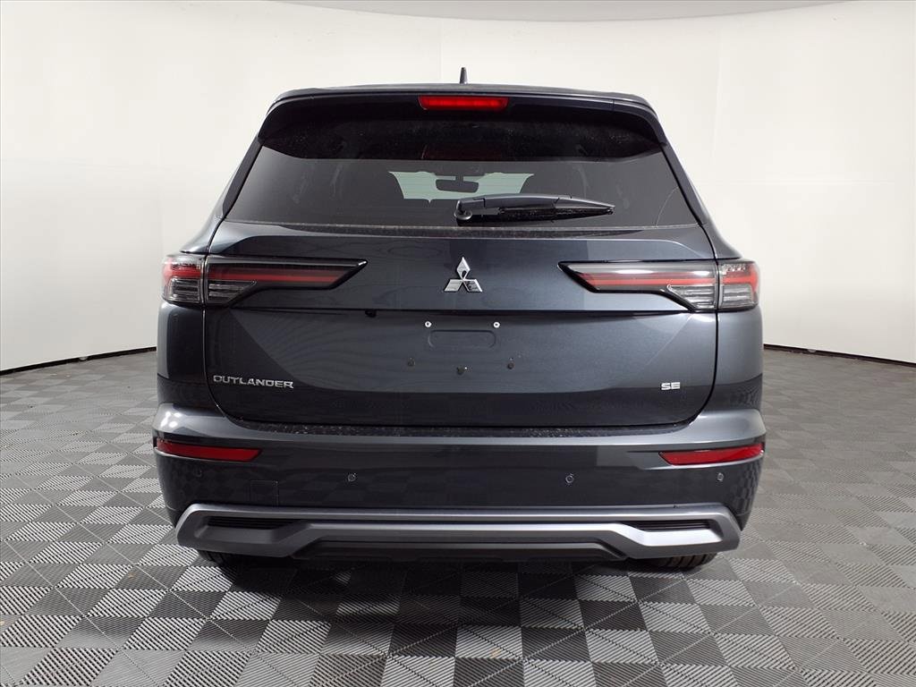 New 2025 Mitsubishi Outlander SE image 6