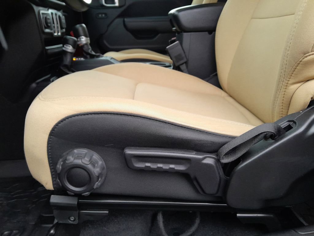Used 2021 Jeep Wrangler Sport S image 12