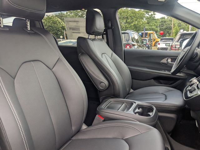 New 2027 Chrysler Pacifica Select FWD image 34