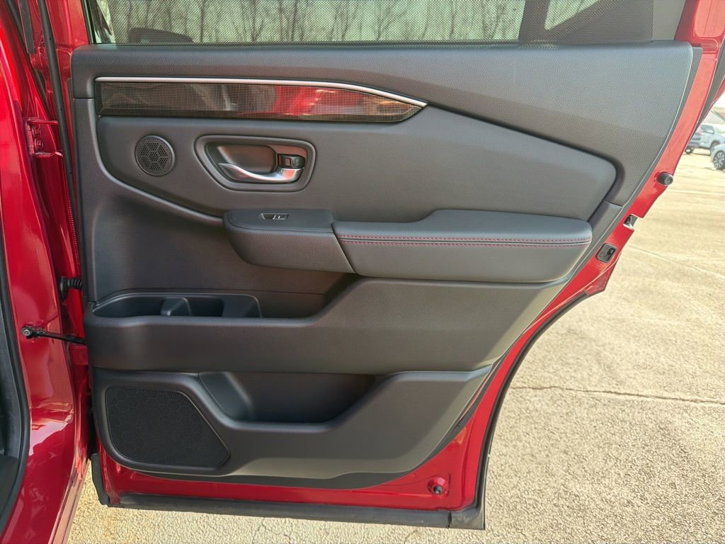 Certified 2025 Honda Pilot Black Edition image 24