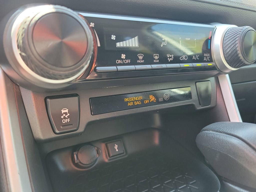 Used 2021 Toyota RAV4 LE FWD image 37
