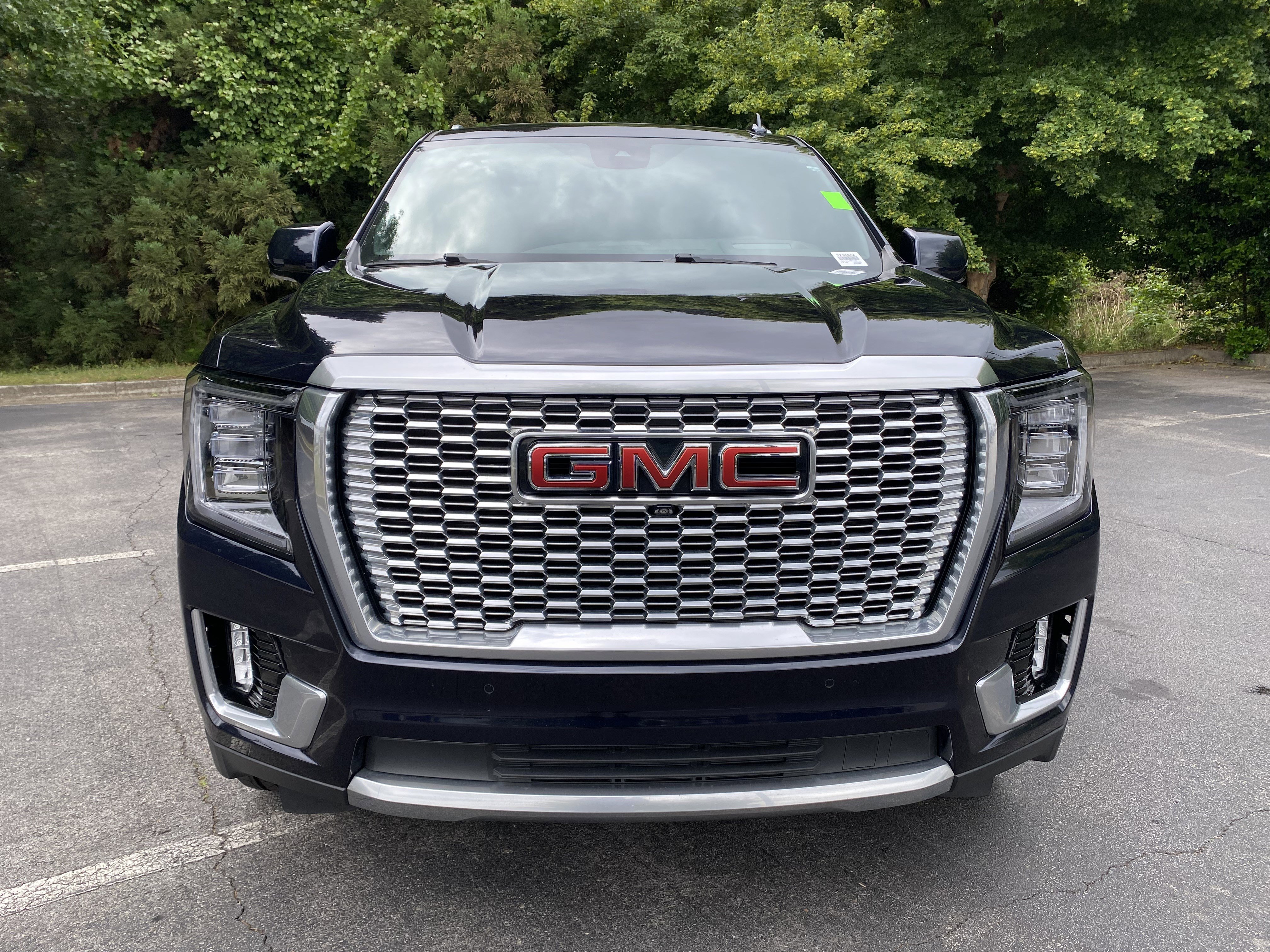 Used 2023 GMC Yukon Denali RWD image 3