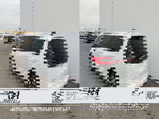 Used 2024 Chrysler Pacifica Limited image 40