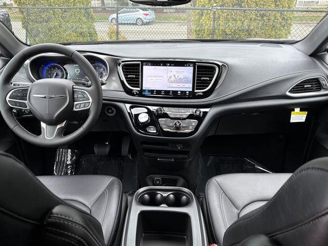New 2026 Chrysler Pacifica Select AWD/4WD image 10