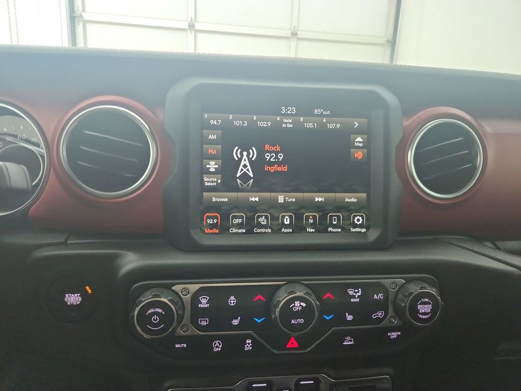 Certified 2022 Jeep Gladiator Rubicon w/ Cold Weather Group AWD/4WD image 27