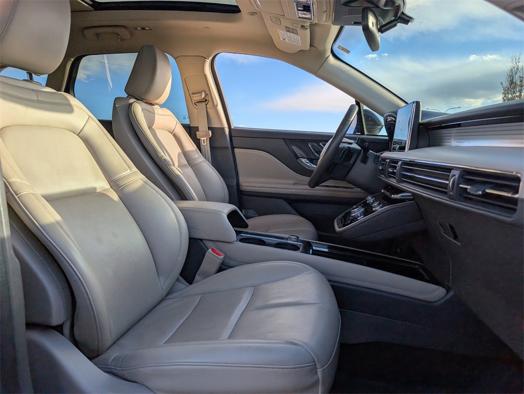 Used 2022 Lincoln Corsair AWD w/ Premium Package image 21