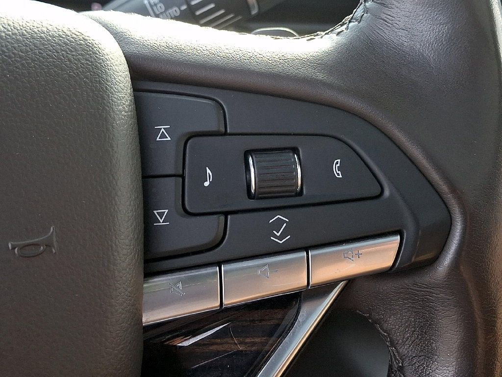 Certified 2021 Cadillac Escalade Premium Luxury w/ Performance Package AWD/4WD image 25