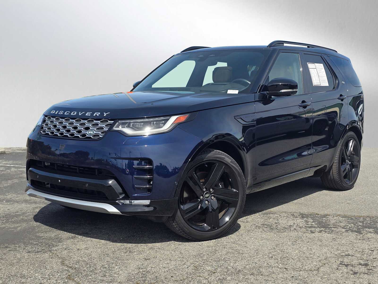 Used 2023 Land Rover Discovery Metropolitan Edition image 1
