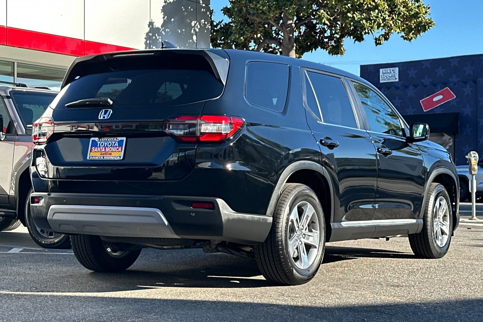 Used 2025 Honda Pilot EX-L image 4