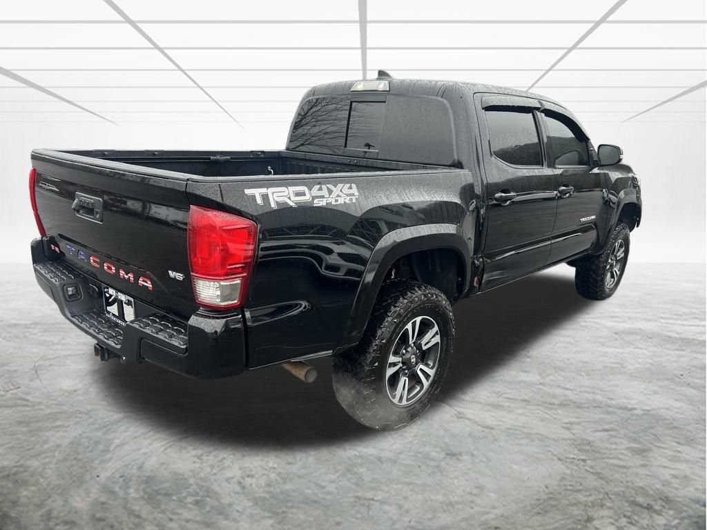 Used 2017 Toyota Tacoma TRD Sport w/ Tow Package image 4