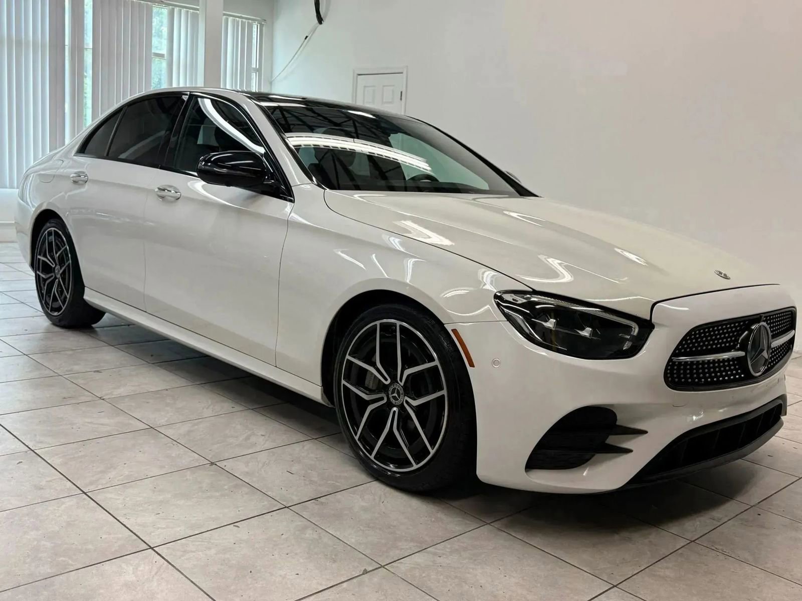 Used 2022 Mercedes-Benz E 350 Sedan w/ AMG Line Exterior image 1