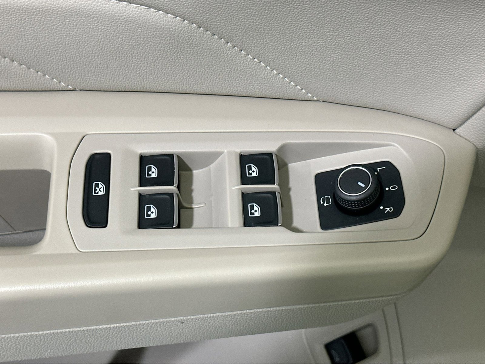 Used 2021 Volkswagen Atlas SEL Premium image 16