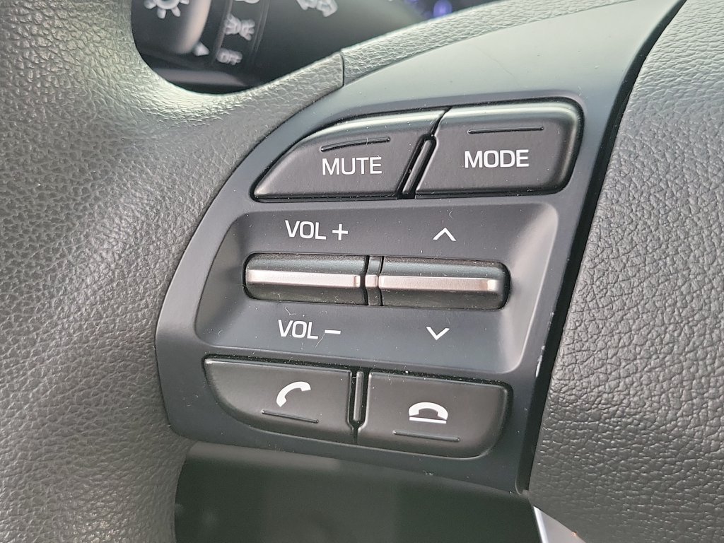 Used 2020 Hyundai Elantra SE FWD image 5