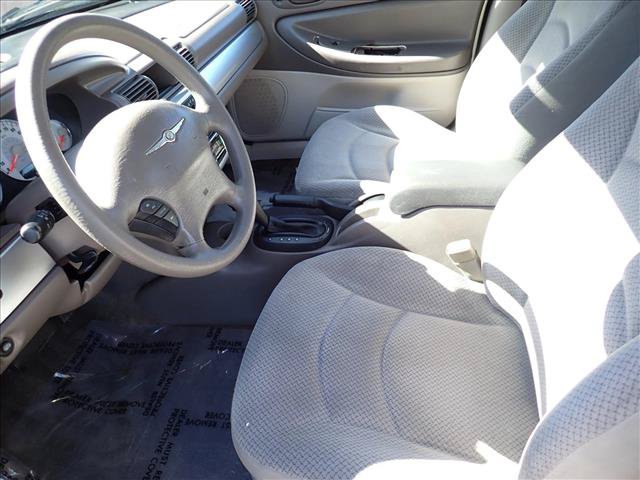 Used 2005 Chrysler Sebring Touring FWD image 8