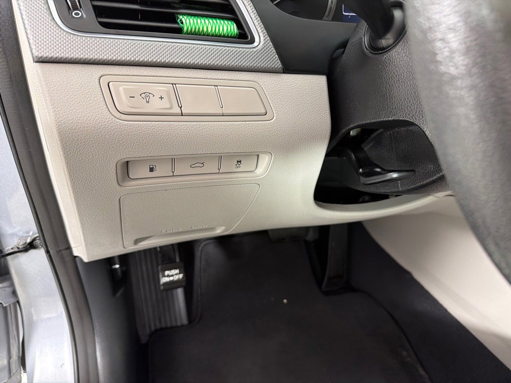 Used 2015 Hyundai Sonata SE FWD image 11