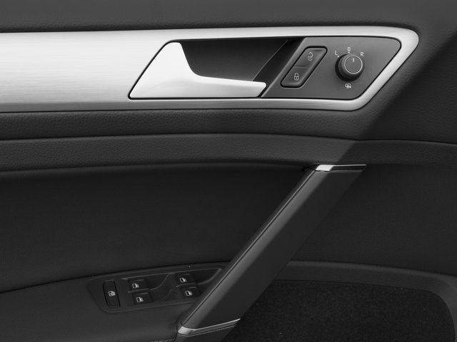 Used 2016 Volkswagen Golf S image 23