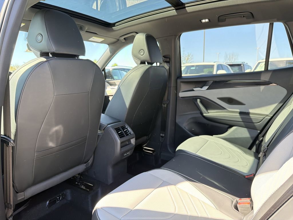New 2026 Volkswagen Tiguan SE R-Line FWD image 12