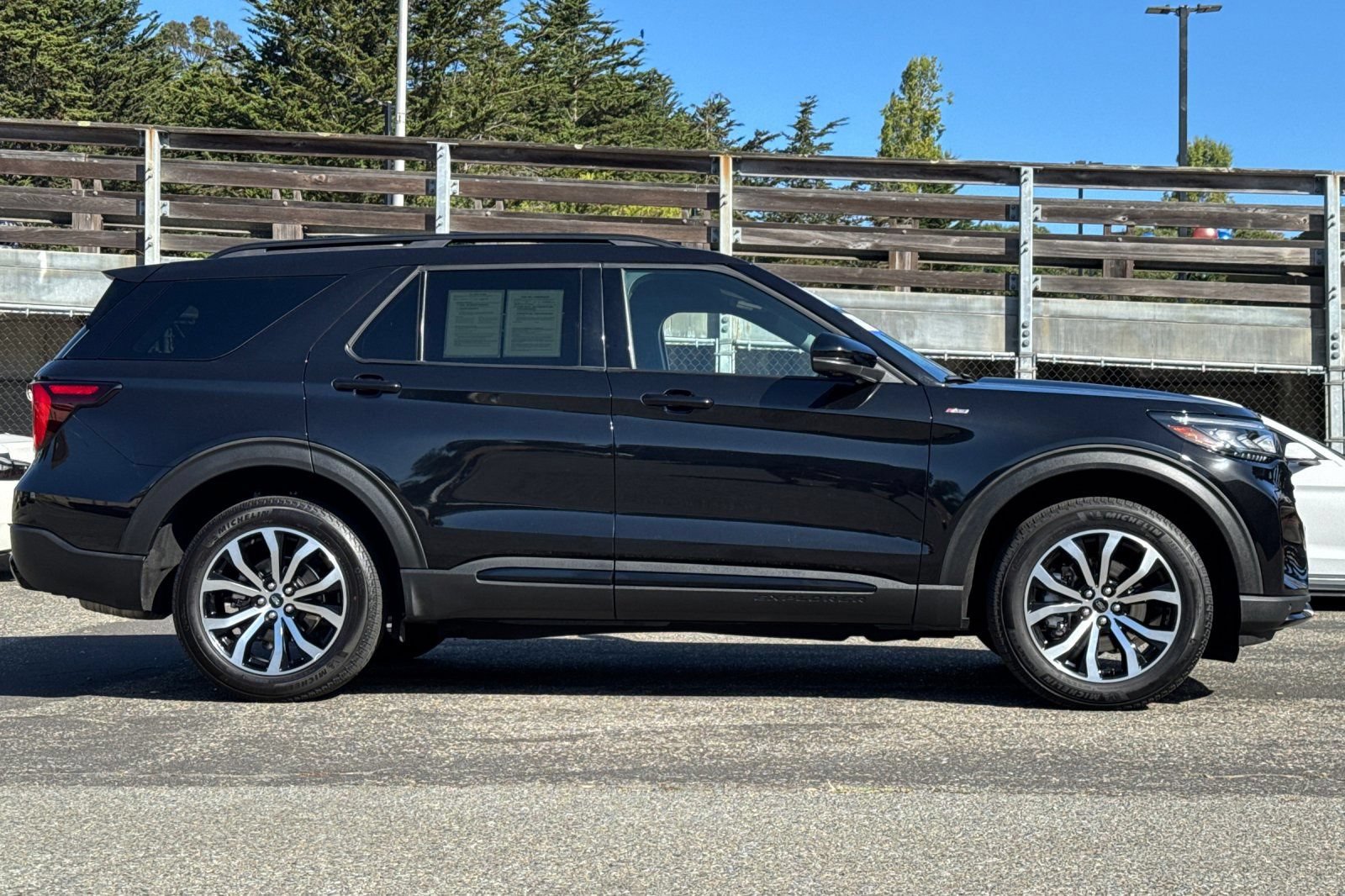 Certified 2025 Ford Explorer ST-Line AWD/4WD image 4