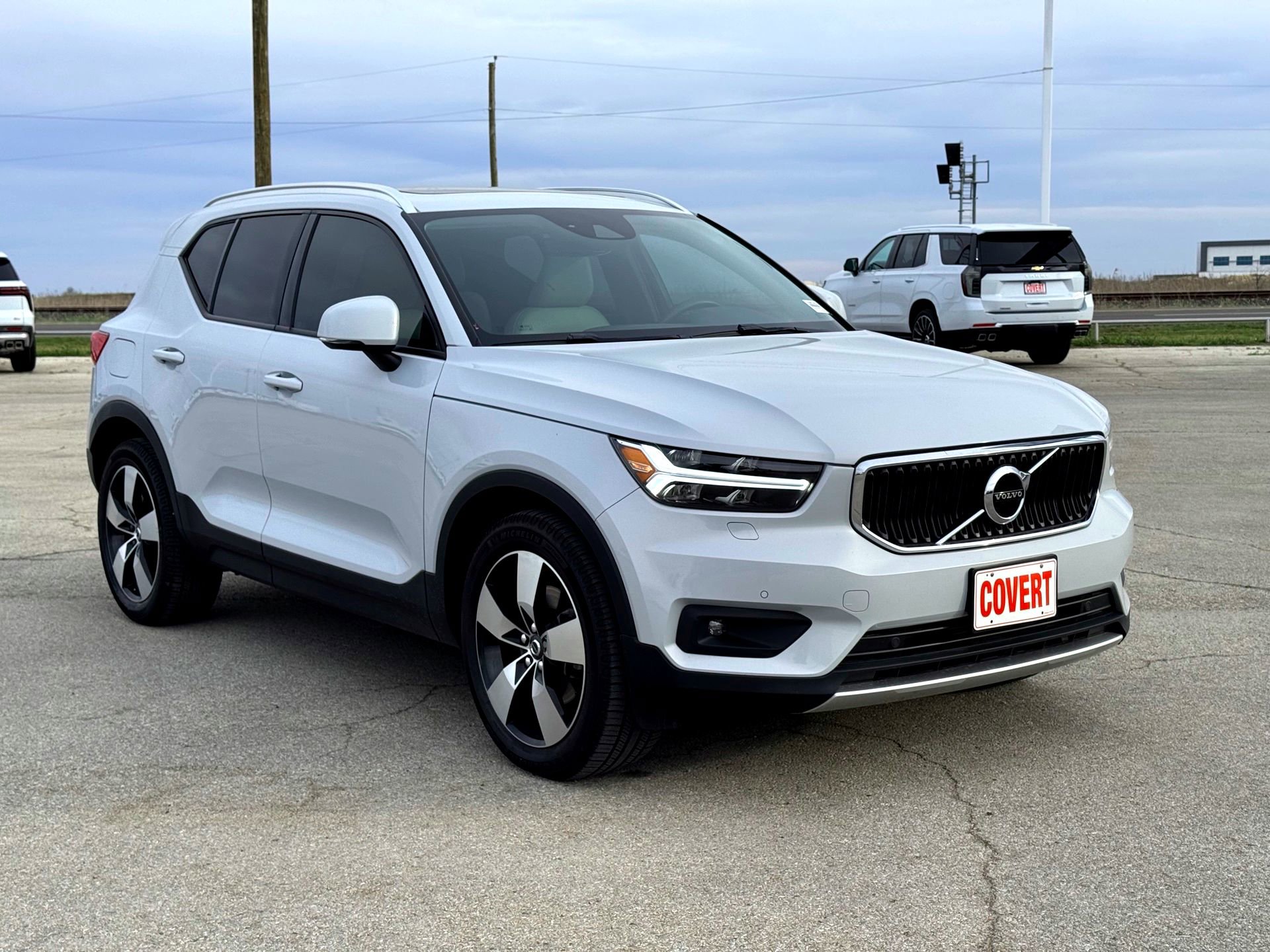 Used 2022 Volvo XC40 T5 Momentum w/ Premium Package image 4