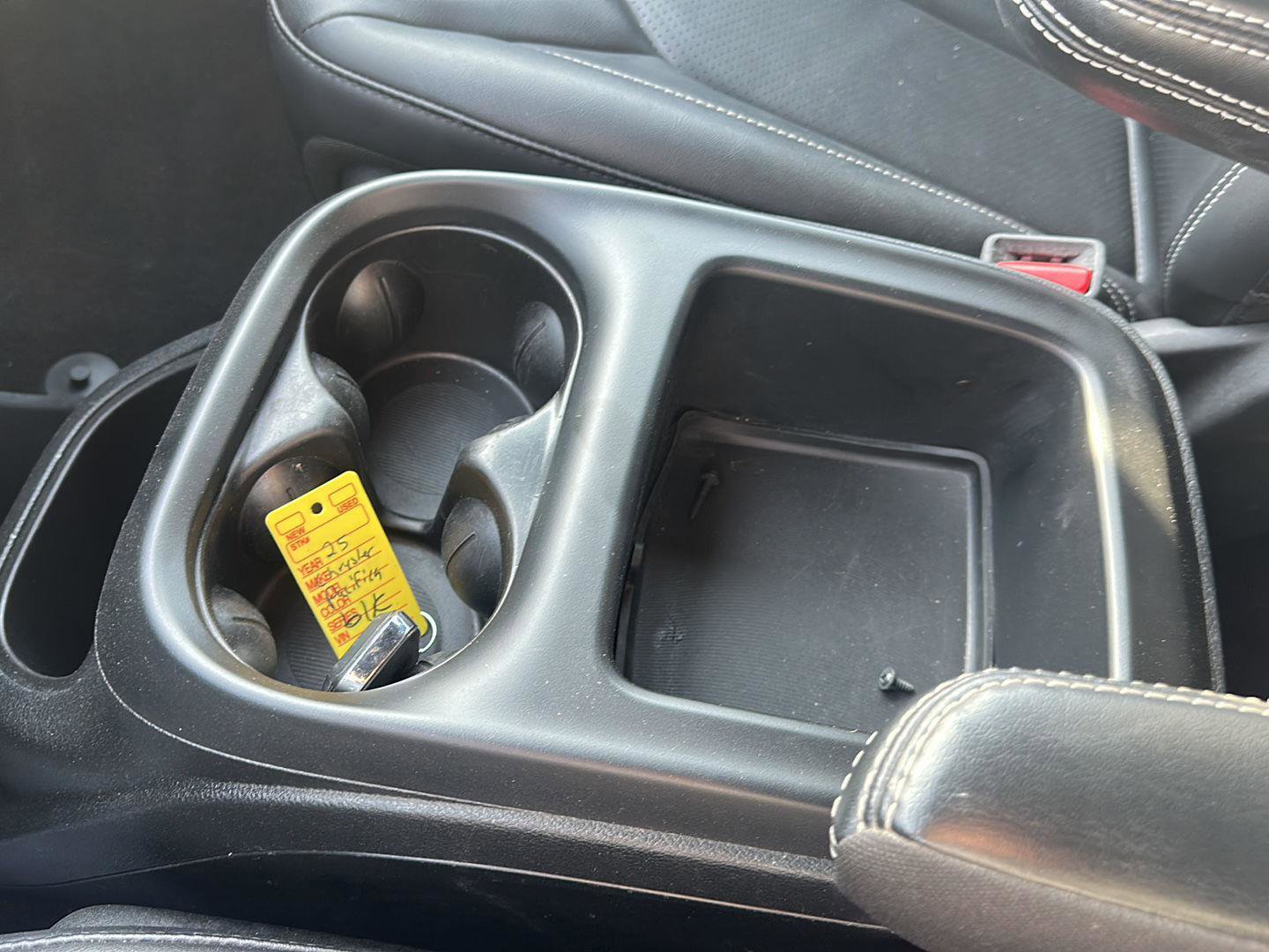 Used 2025 Chrysler Pacifica Select image 23