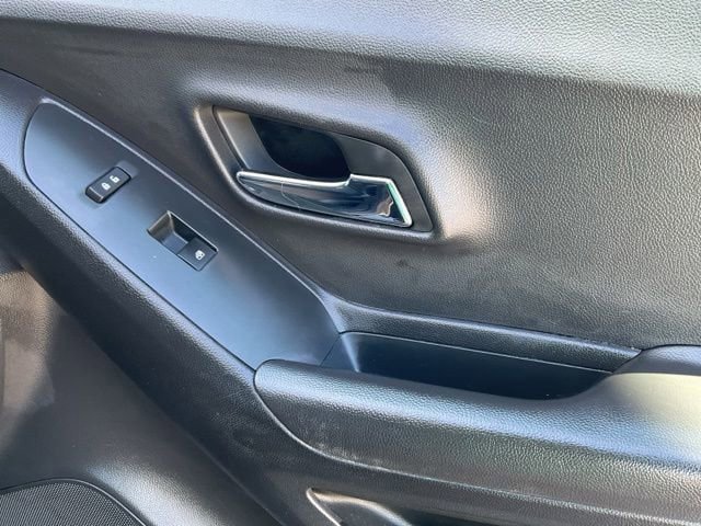 Used 2019 Chevrolet Trax LT w/ LT Convenience Package FWD image 19