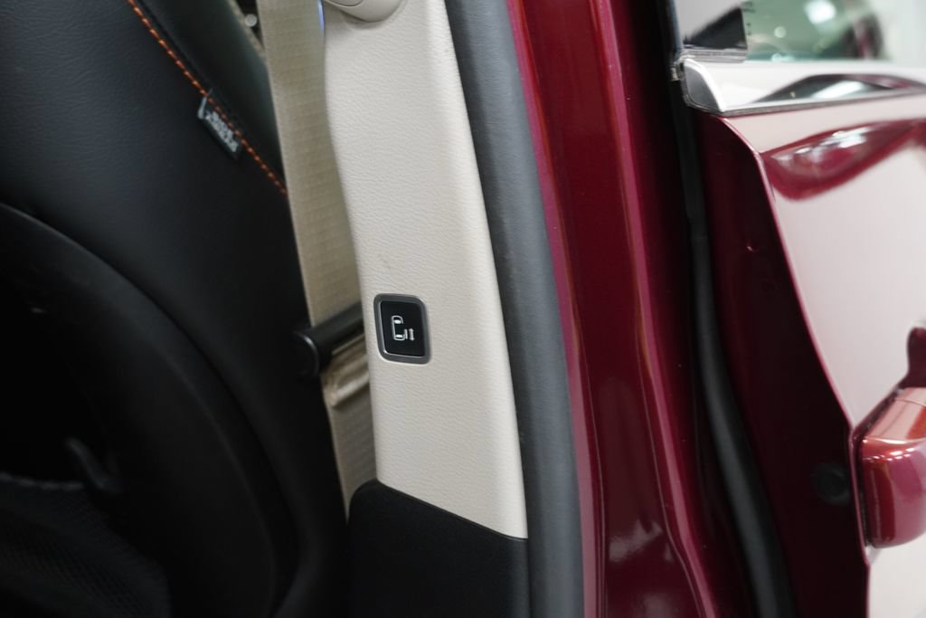 Used 2017 Chrysler Pacifica Touring-L FWD image 31