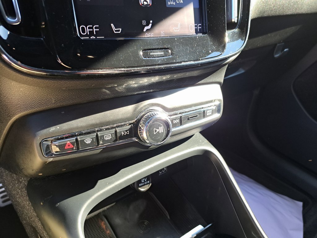 Used 2020 Volvo XC40 T5 R-Design w/ Protection Package Premier image 15